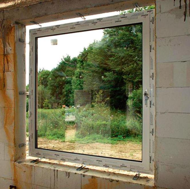 Видео в окне расширение. Пластиковые окна в деревенском доме. Глухие окна в частном доме. Пластиковые окна в старый деревянный дом. Пластиковые окна в старых домах.