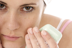 Дегтярное мыло не подходит для сухой кожи