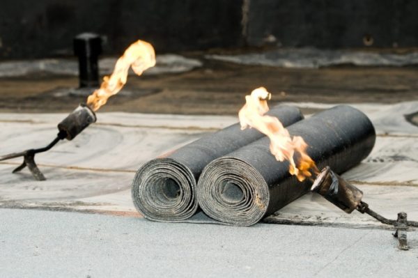 Укладка материала осуществляется с помощью открытого огня