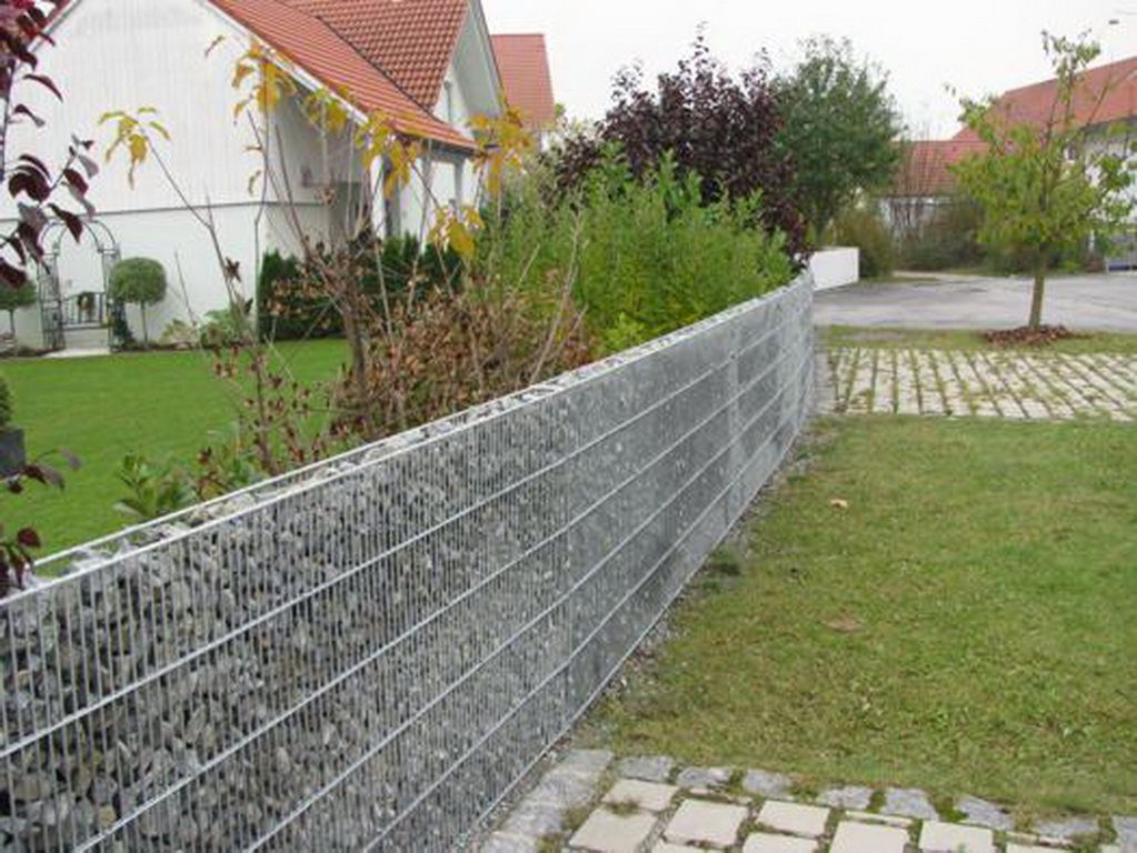 Забор из габионов – прочная и оригинальная конструкция, которая защитит и украсит приусадебный участок